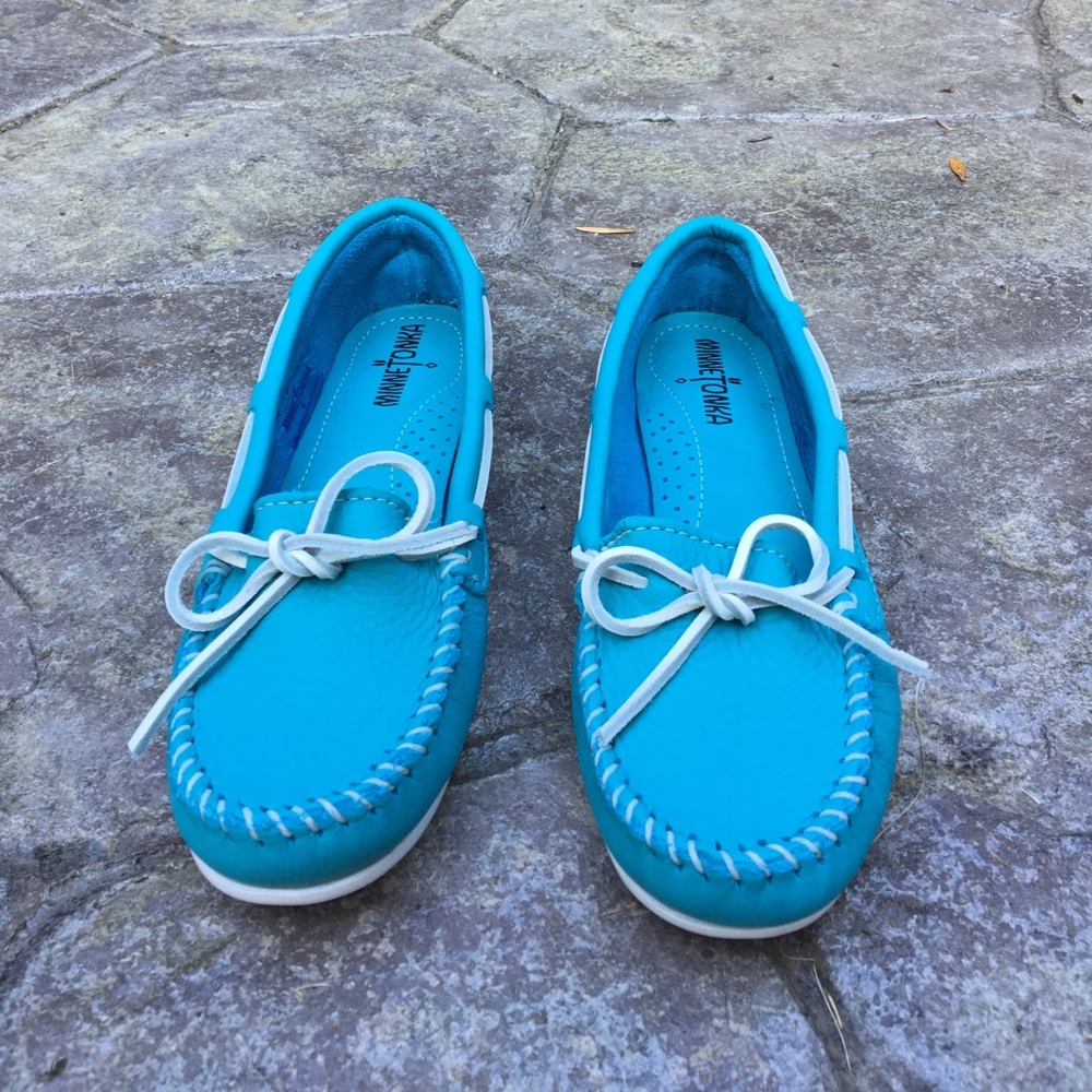Turquoise Minnetonka moccasins
